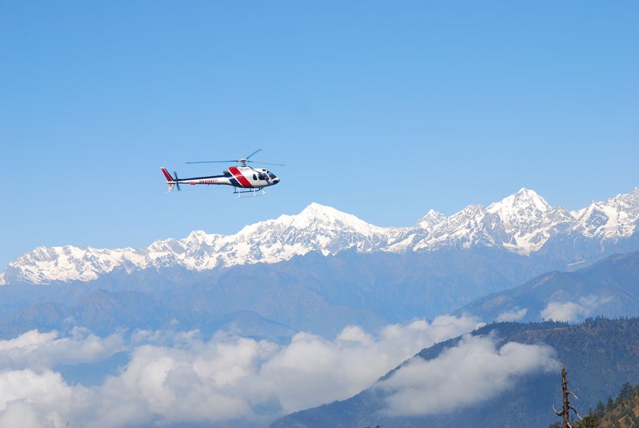 Gokyo and Renjo la Pass Trek with EBC Heli Ride